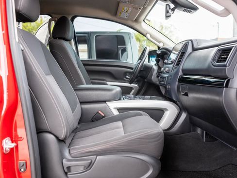 Used 2022 Nissan Titan SV w/ SV Convenience Package image 19