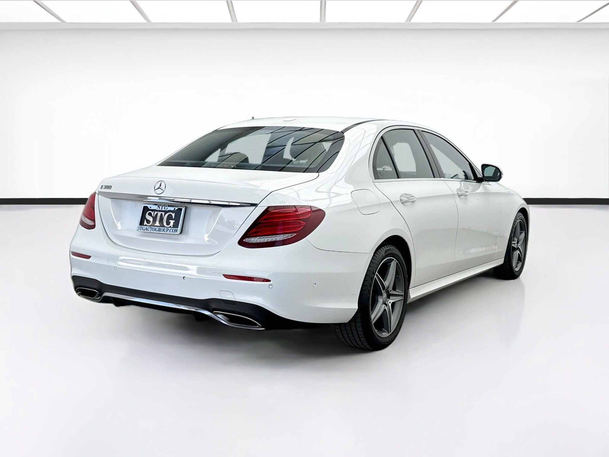 Used 2017 Mercedes-Benz E 300 image 4
