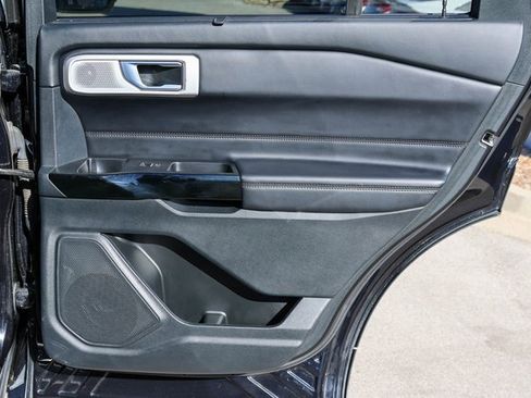 Used 2022 Ford Explorer Platinum w/ Technology Package image 22