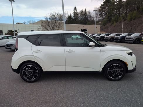 Used 2023 Kia Soul EX image 4