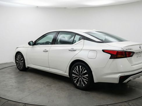 Used 2025 Nissan Altima 2.5 SV FWD image 6