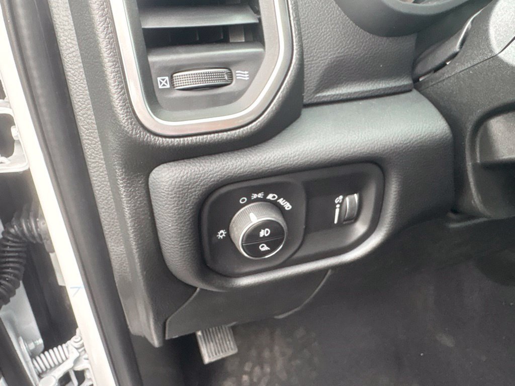 New 2027 RAM 3500 Big Horn AWD/4WD image 17