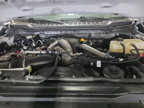 Used 2023 Ford F250 Lariat w/ Chrome Package image 17