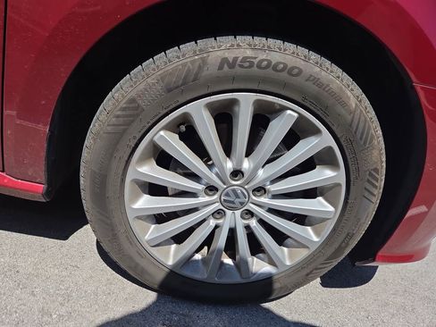 Used 2017 Volkswagen Passat 1.8T SE image 2