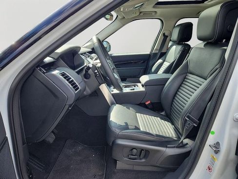 Used 2024 Land Rover Discovery S image 14