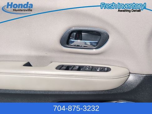 Used 2017 Honda HR-V EX image 24