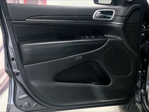 Used 2019 Jeep Grand Cherokee Limited image 24