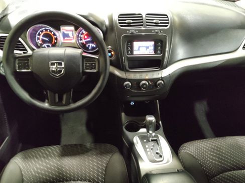 Used 2019 Dodge Journey SE image 22