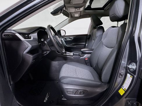 Used 2025 Toyota RAV4 XLE w/ Convenience Package FWD image 18