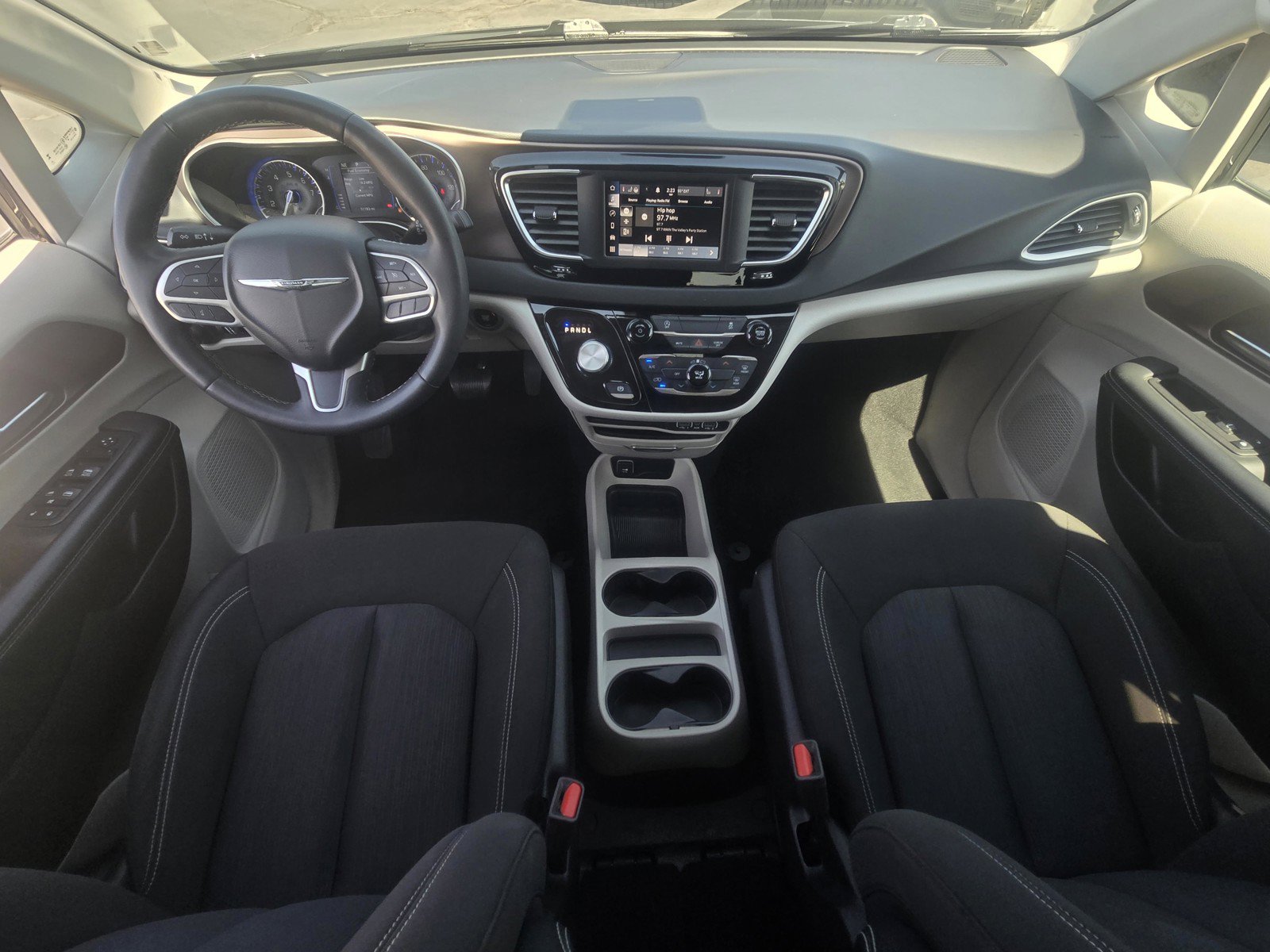 Used 2023 Chrysler Voyager LX FWD image 10