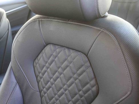 Certified 2023 BMW 530e w/ Convenience Package image 22