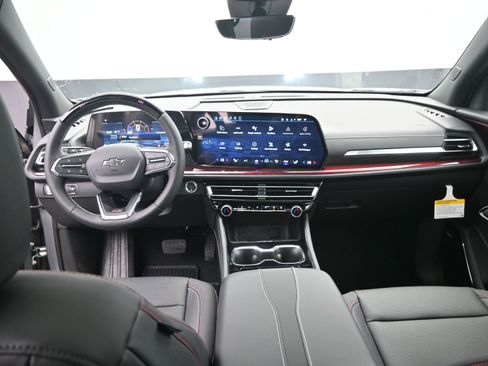 New 2026 Chevrolet Traverse Z71 w/ Enhanced Driving Package image 21