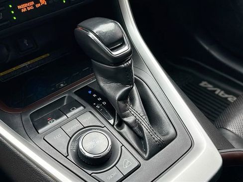 Used 2021 Toyota RAV4 Limited image 19