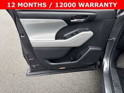 Used 2022 Toyota Highlander XLE image 13