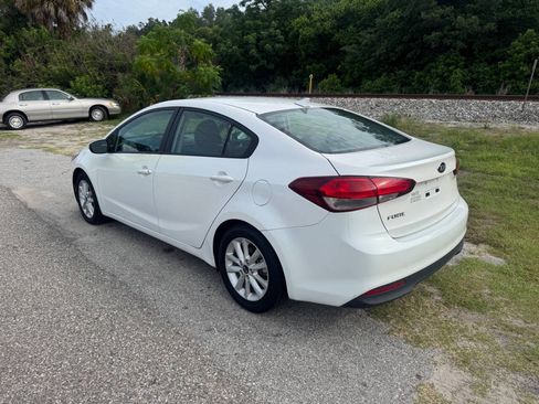 Used 2017 Kia Forte LX w/ LX Popular Package FWD image 5