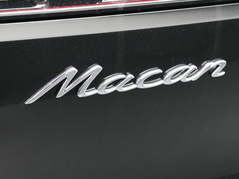 Certified 2025 Porsche Macan image 9