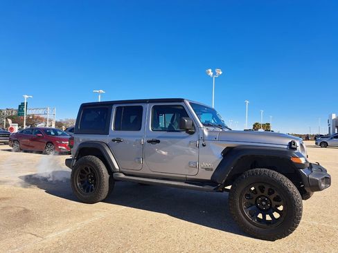 Used 2020 Jeep Wrangler Unlimited Sport S image 3