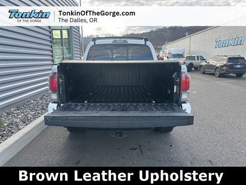 Used 2016 Toyota Tacoma Limited image 5