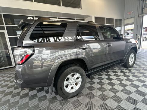Used 2019 Toyota 4Runner SR5 w/ Four Season Floor Mat Package AWD/4WD image 6