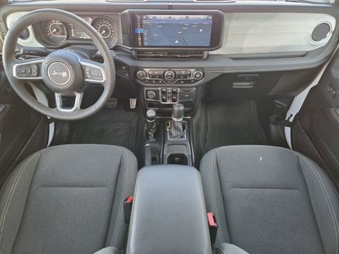 Certified 2025 Jeep Wrangler Sahara w/ Technology Group image 27