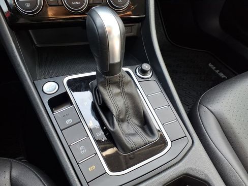 Used 2020 Volkswagen Jetta SE w/ SE Cold Weather Package image 14