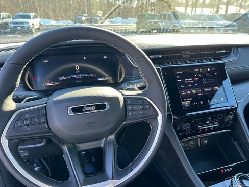 Used 2025 Jeep Grand Cherokee L Laredo w/ Luxury Tech Group I image 33