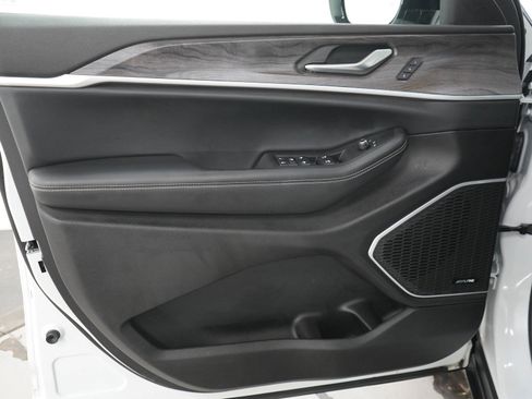 Used 2022 Jeep Grand Cherokee Limited AWD/4WD image 21