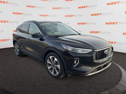 Used 2023 Ford Escape Platinum w/ Premium Technology Package image 7