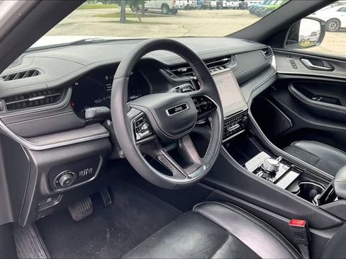 Used 2023 Jeep Grand Cherokee L Overland w/ Luxury Tech Group IV AWD/4WD image 12