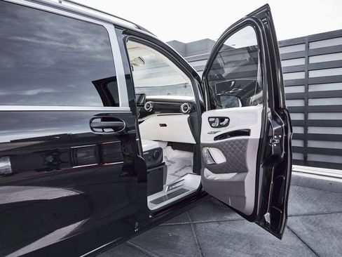 Used 2021 Mercedes-Benz Metris Passenger w/ Premium Safety Package image 25