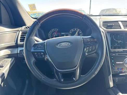 Used 2018 Ford Explorer Platinum AWD/4WD image 16