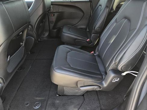 New 2026 Chrysler Pacifica Select w/ S Appearance Package image 18