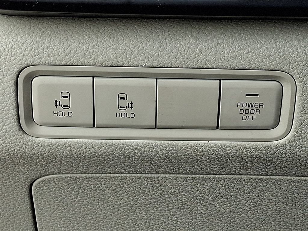 Used 2024 Kia Carnival LX FWD image 27