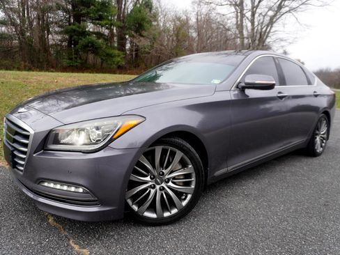 Used 2015 Hyundai Genesis 5.0 image 4