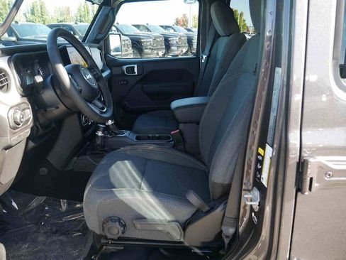 New 2025 Jeep Gladiator Sport image 26