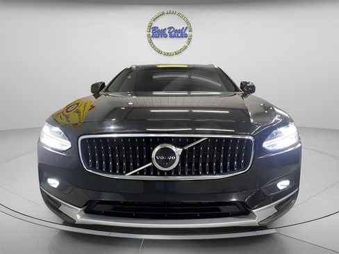 Used 2022 Volvo V90 B6 Cross Country image 8