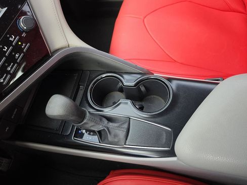 Used 2020 Toyota Camry LE image 15