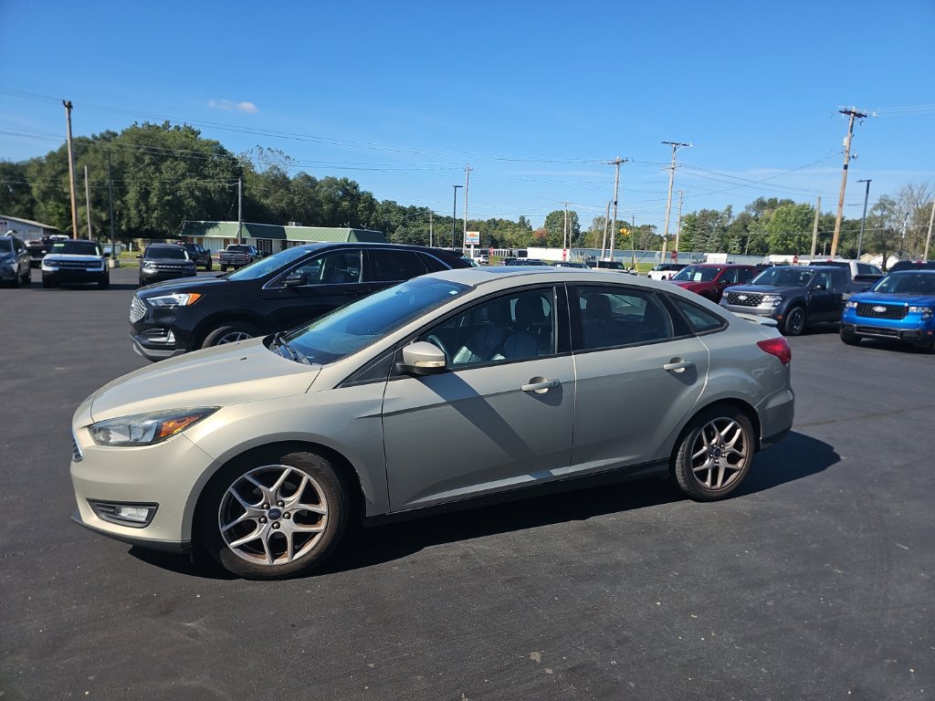 Used 2015 Ford Focus SE w/ Equipment Group 201A FWD image 11