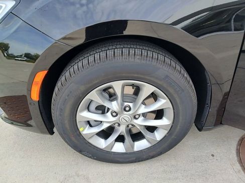 New 2026 Chrysler Pacifica Select AWD/4WD image 30