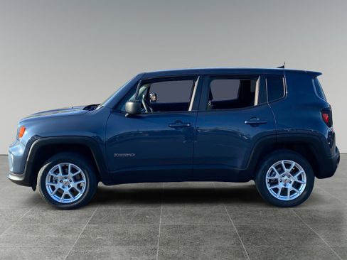 Used 2023 Jeep Renegade Latitude image 2