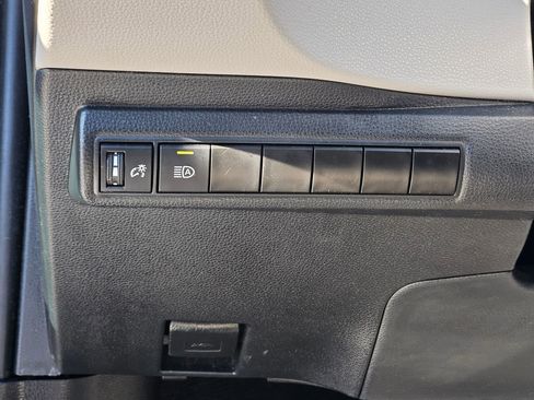 Used 2022 Toyota Corolla LE image 19