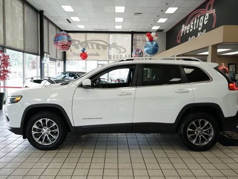 Used 2020 Jeep Cherokee Latitude Plus w/ Cold Weather Group AWD/4WD image 3