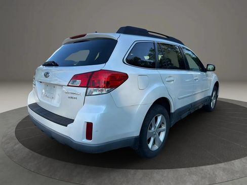 Used 2013 Subaru Outback 3.6R Limited w/ Moonroof Pkg AWD/4WD image 5