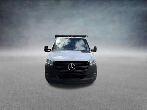 Used 2021 Mercedes-Benz Sprinter 4500 image 2