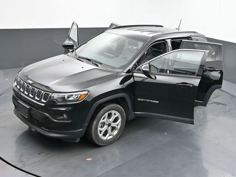 Used 2025 Jeep Compass Latitude image 44