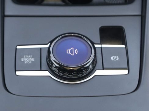 Used 2025 Volkswagen Tiguan SE AWD/4WD image 32