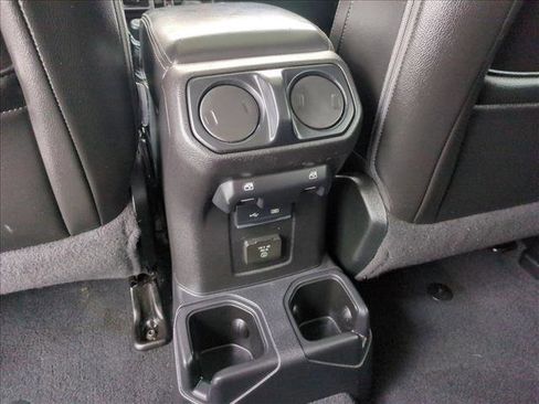 Used 2018 Jeep Wrangler Unlimited Sahara AWD/4WD image 19