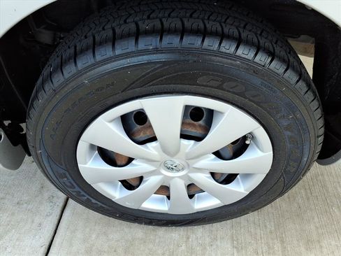 Used 2010 Toyota Corolla LE image 5