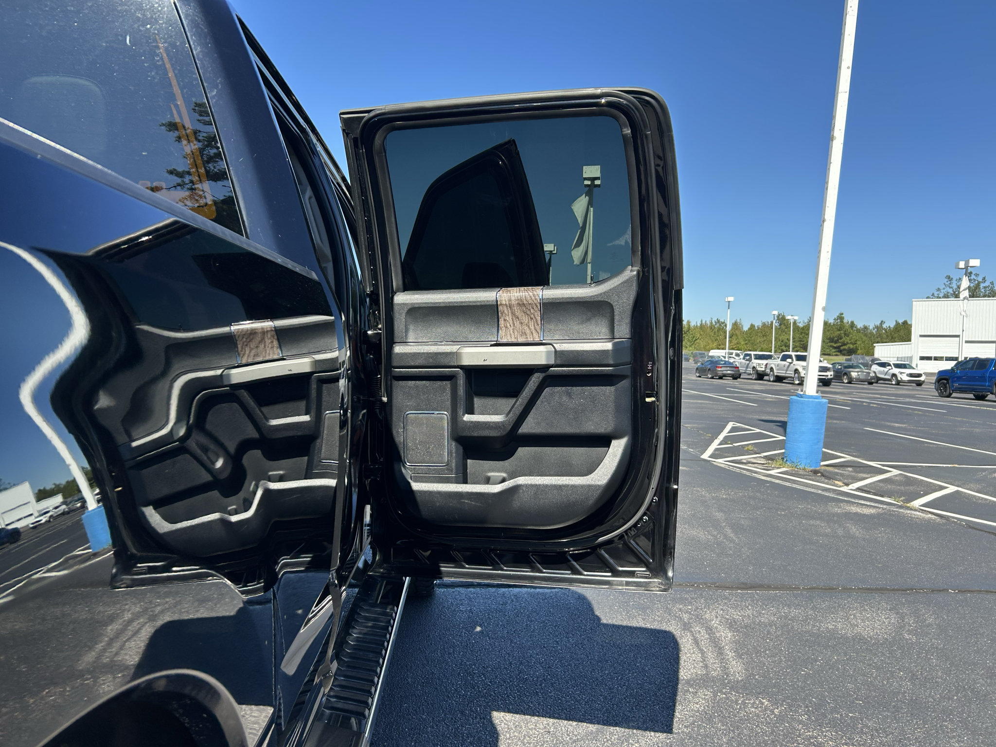 Used 2017 Ford F250 Lariat w/ Lariat Ultimate Package AWD/4WD image 22