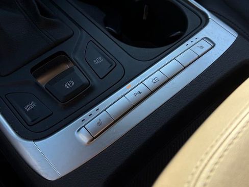 Used 2025 Kia Carnival image 20